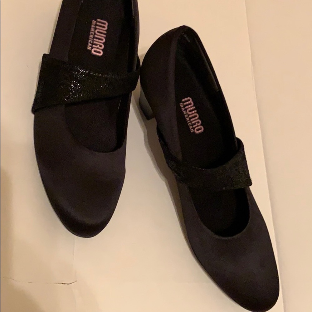 Munro Black Satin Pump